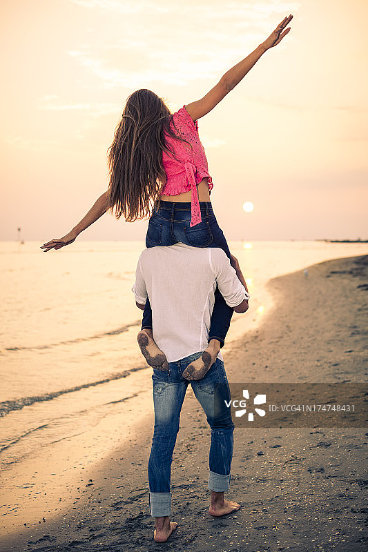 春天的爱，准备起飞！图片素材