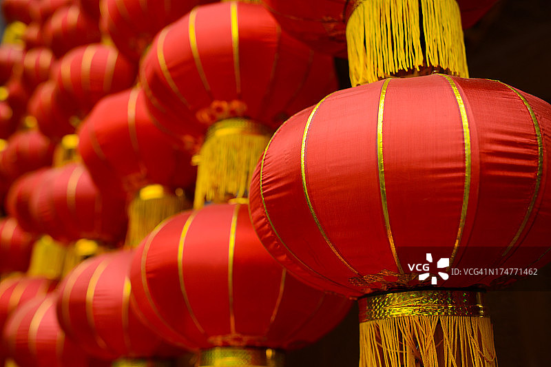 中国大红灯笼高高挂图片素材