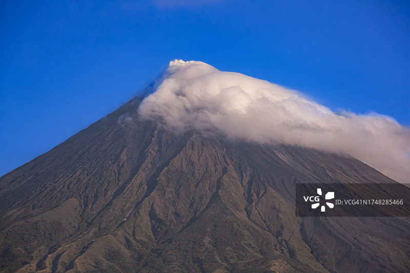 马荣火山顶图片素材