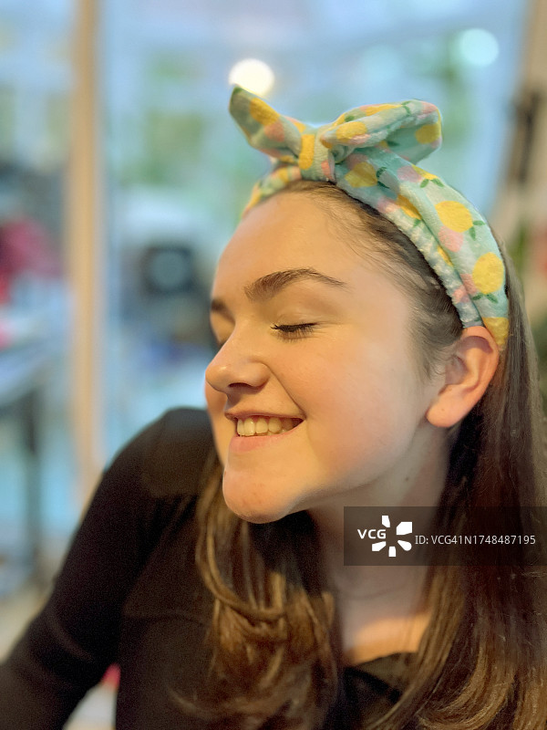 17岁少女肖像图片素材