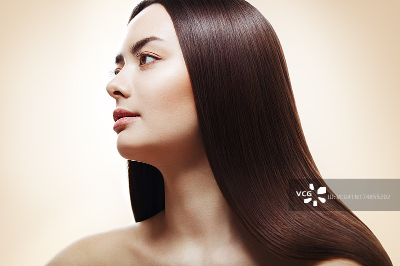 拥有完美直发的女人图片素材