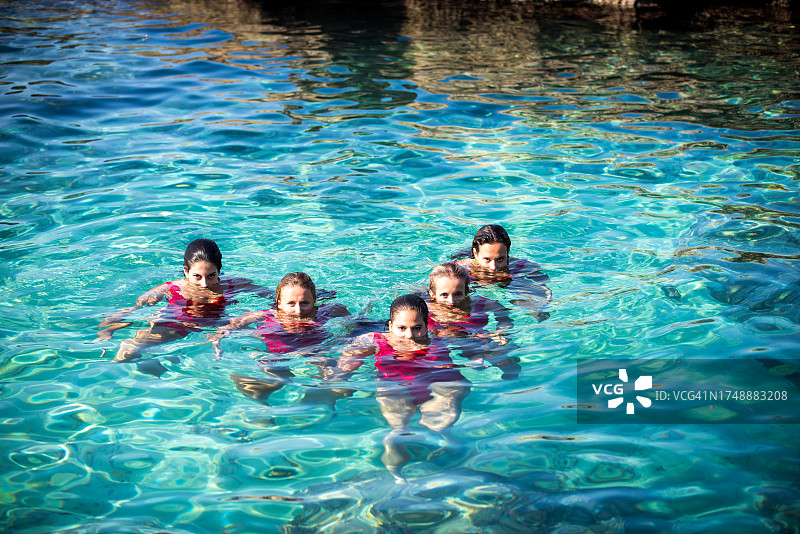 地中海花样游泳——马略卡岛，巴利阿里群岛图片素材