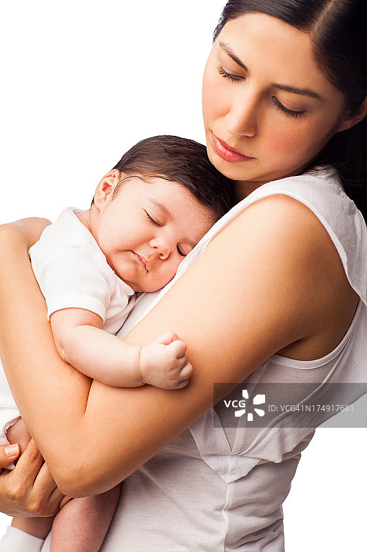 在母亲怀里睡着的可爱婴儿图片素材