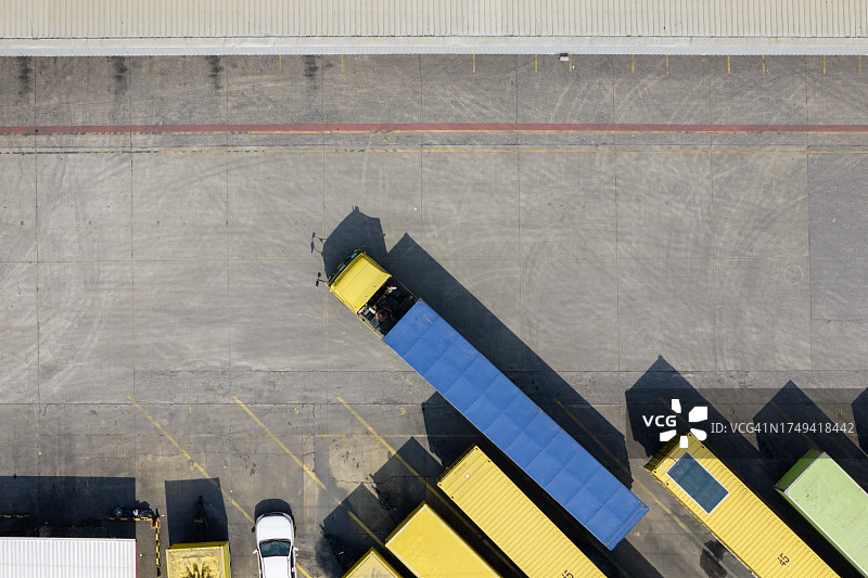 物流和货物仓储的鸟瞰图图片素材