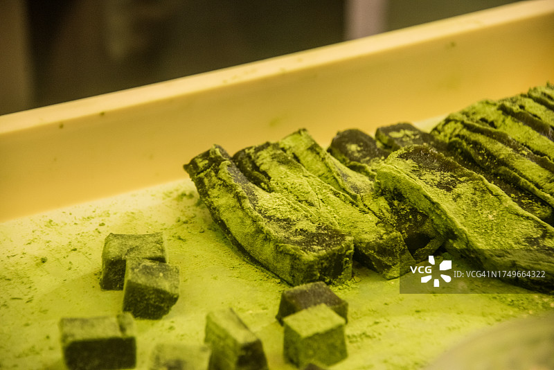 制作抹茶黄豆粉蕨饼图片素材