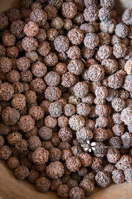 木碗装金刚菩提子图片素材