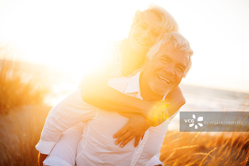 快乐的老年人图片素材