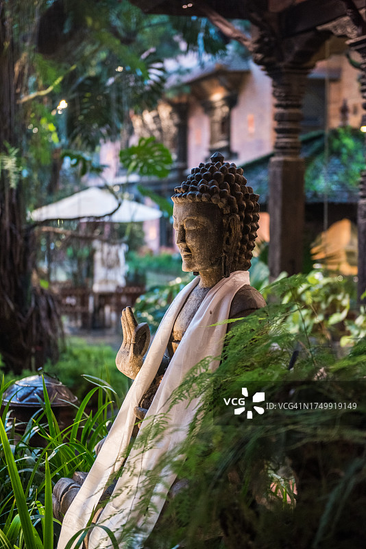 坐佛雕像图片素材