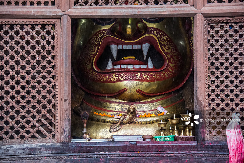 加德满都斯韦特·拜拉夫的木制雕塑图片素材