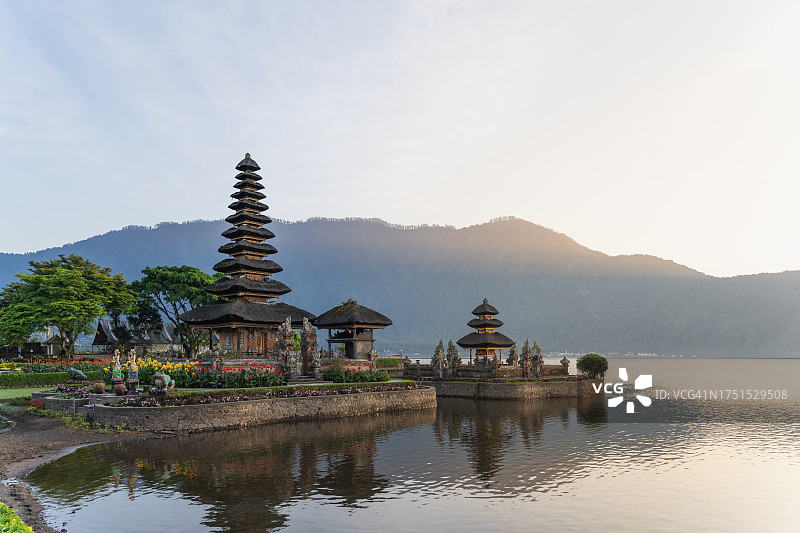 印度尼西亚巴厘岛乌伦达努·布拉坦寺图片素材