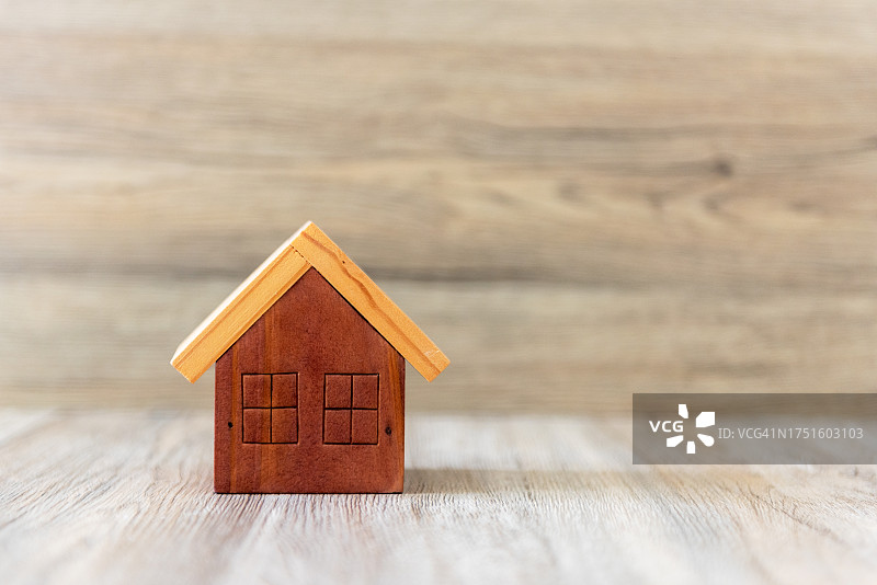 用于居住的保险和出租房屋：房地产和投资概念图片素材