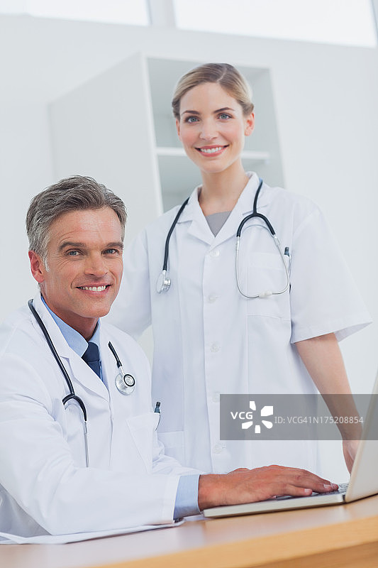 办公室里的医疗团队图片素材