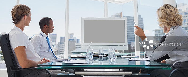 商务人士进行视频会议图片素材