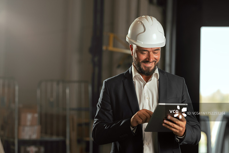 仓库里的商人图片素材