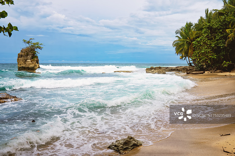 加勒比海之梦：哥斯达黎加的完美海滩景色图片素材