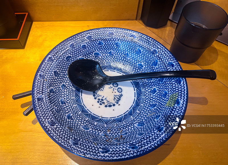 吃光碗里的一切图片素材