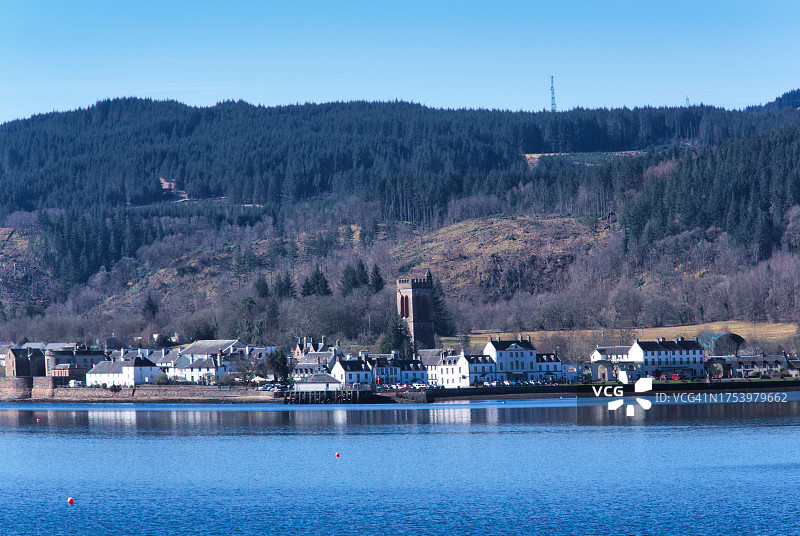 从凯恩多附近（位于洛克费恩河南岸）向西眺望洛克费恩，著名的因弗雷里镇图片素材