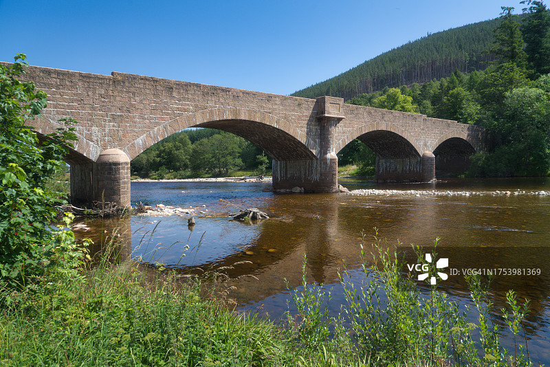 巴拉特历史桥梁，皇家迪赛德。巴拉特，迪赛德，阿伯丁郡，高地地区，英国苏格兰图片素材
