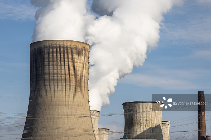 带有废气的冷却塔图片素材