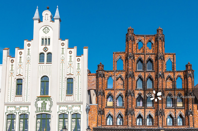 德国梅克伦堡-前波美拉尼亚州维斯马市集市广场的联排别墅外墙图片素材