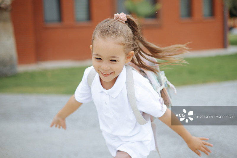 回到学校图片素材