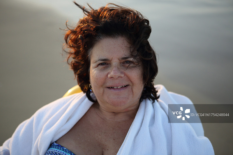 六十三岁微笑 женщина портрет图片素材