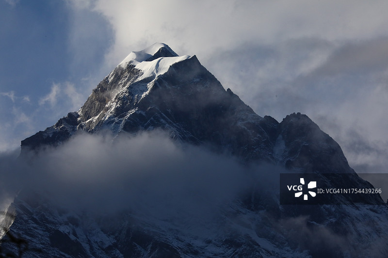 尼泊尔萨加玛塔的雪山风光图片素材