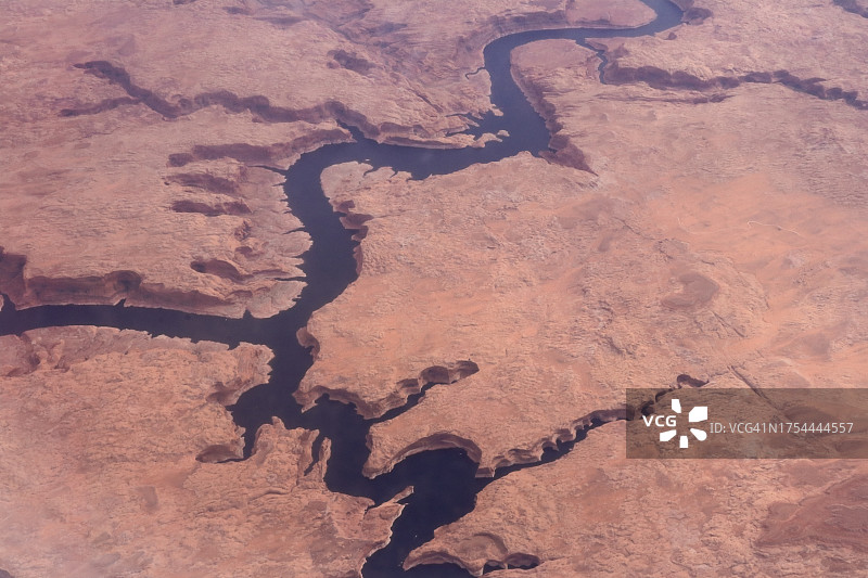 高角度拍摄：美国内华达州博尔德城的陆地图片素材