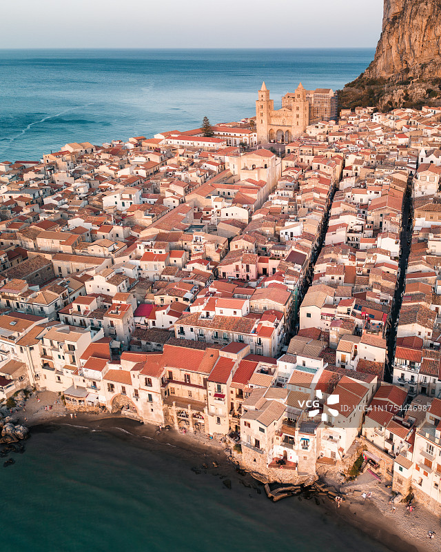 高角度的城市景观海景对天空图片素材