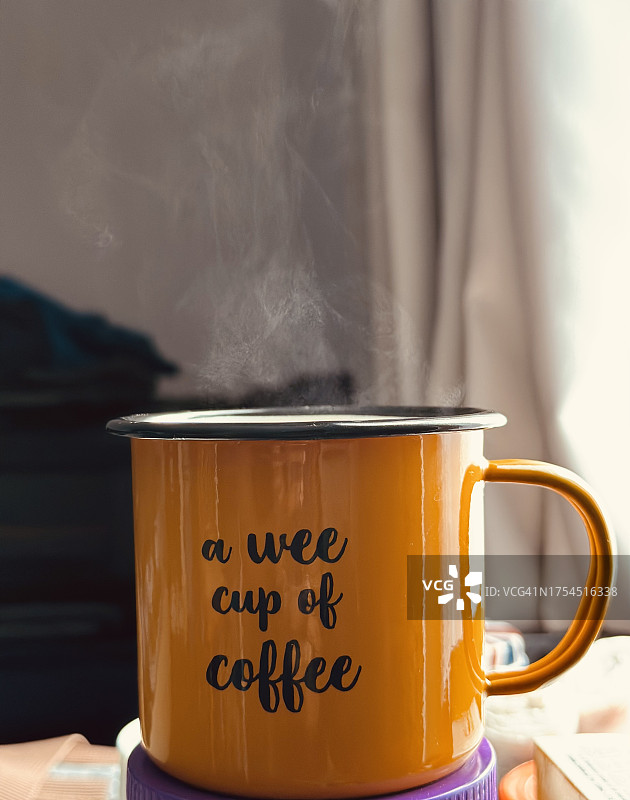 科尔切斯特桌上的咖啡杯特写，英国图片素材