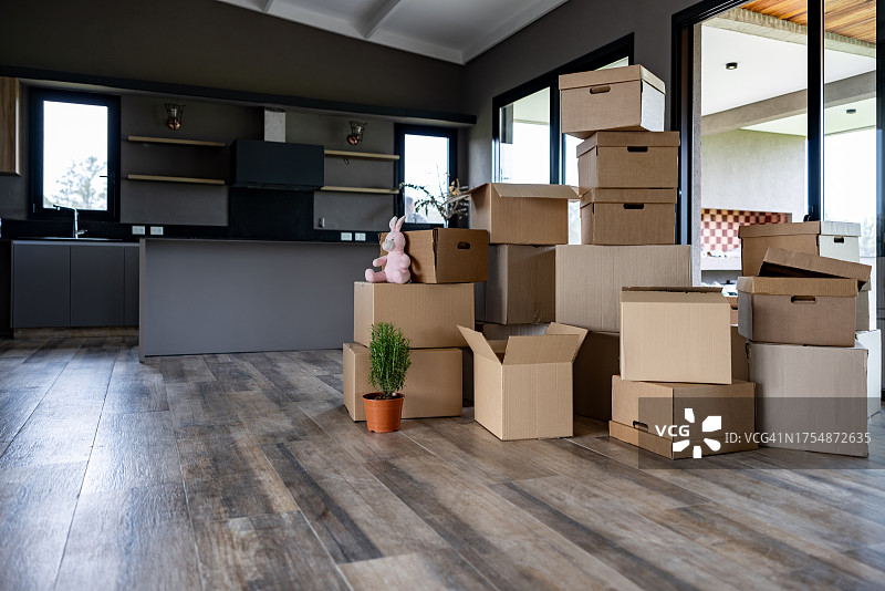 打包中的箱子堆——搬家图片素材