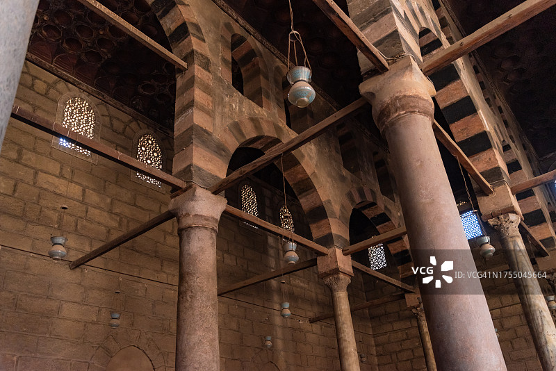 穆罕默德·纳西尔清真寺的柱子和拱门的建筑细节图片素材