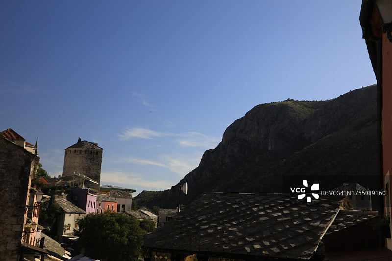 山谷下的乡村社区图片素材