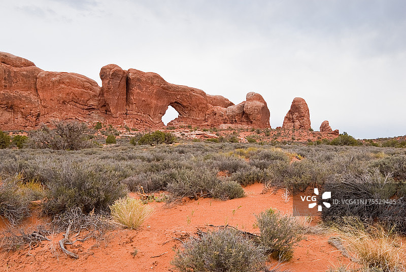 北窗拱门图片素材