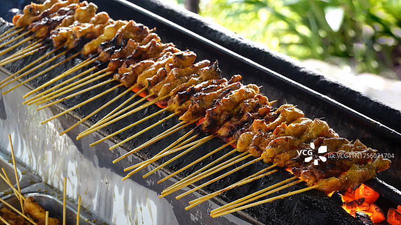 烤鸡肉沙爹图片素材