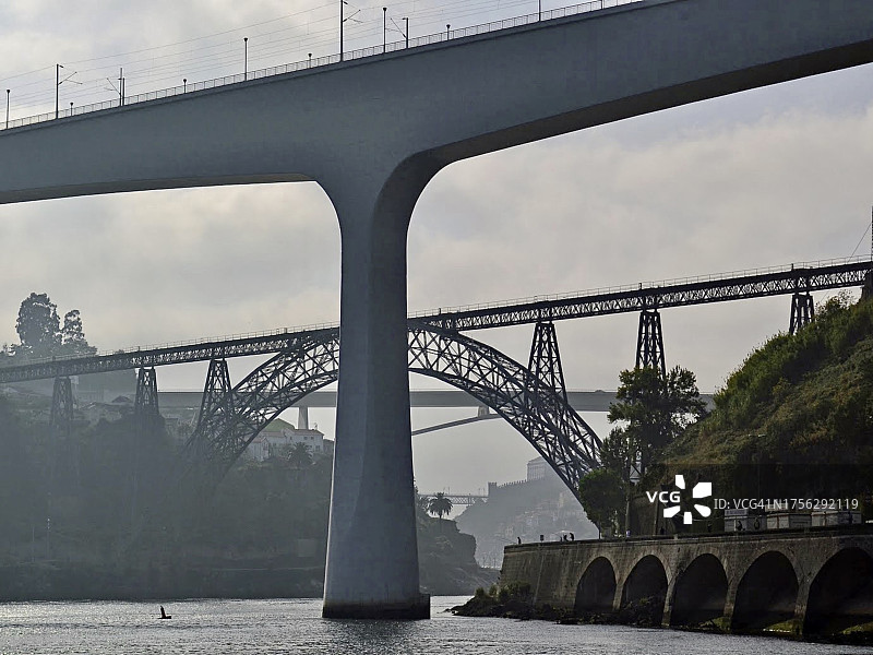 波尔图杜罗河上的四座桥梁图片素材