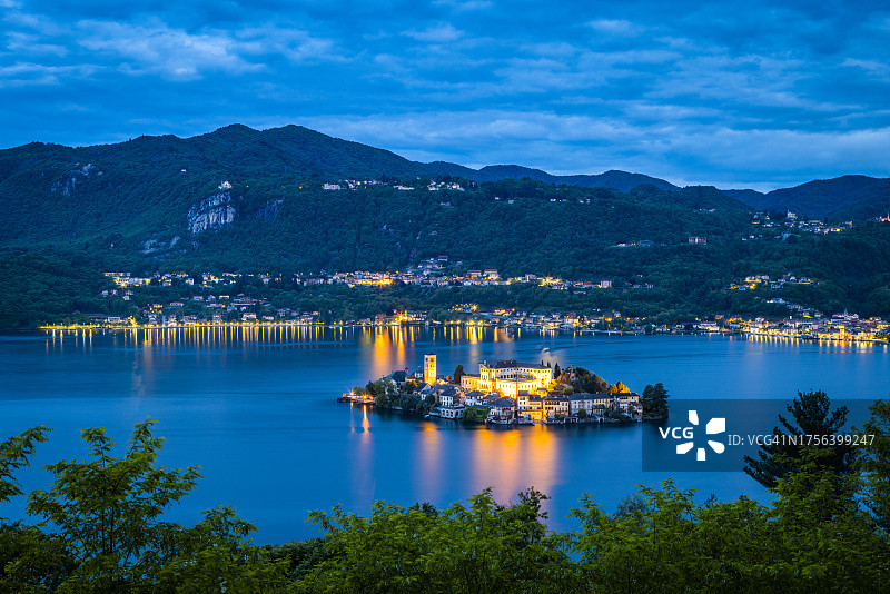 意大利皮埃蒙特区奥尔塔湖奥尔塔圣朱利奥岛图片素材