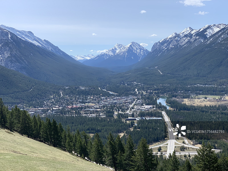 加拿大艾伯塔省雪山风光图片素材
