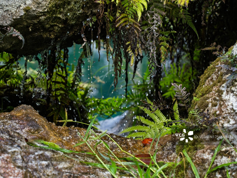 雨天石窟图片素材