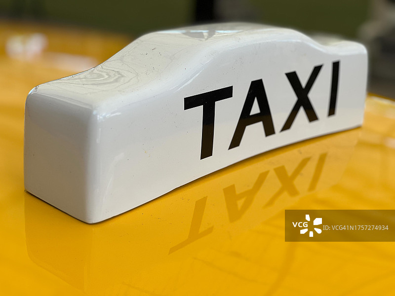 黄色出租车标志图片素材
