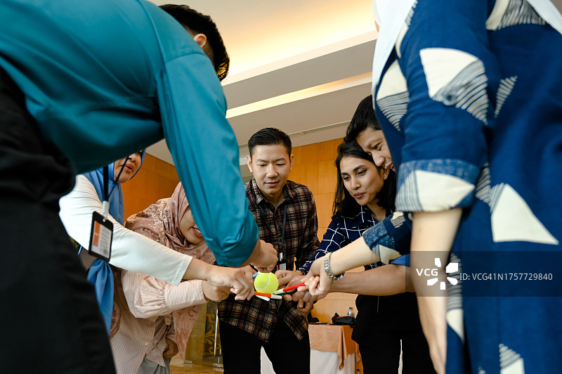 带笔游戏的移动球图片素材