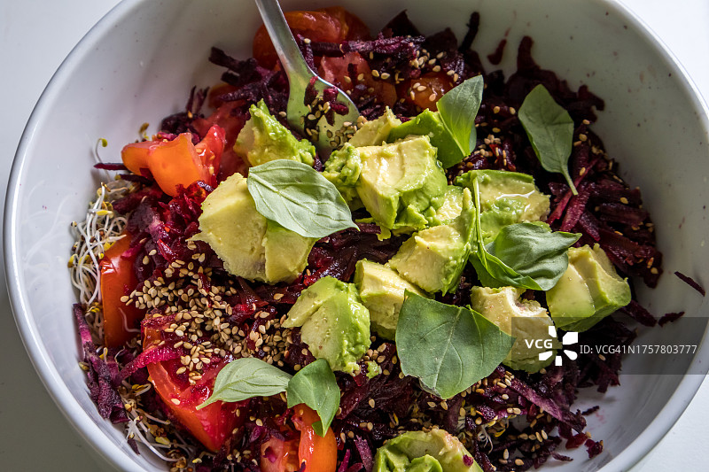 西兰花番茄甜菜牛油果芝麻沙拉图片素材