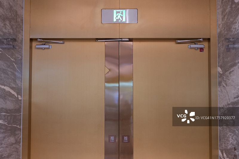 室内安全出口图片素材