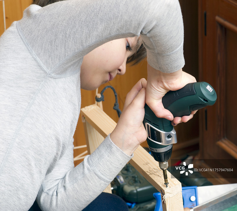 男童8岁图片素材