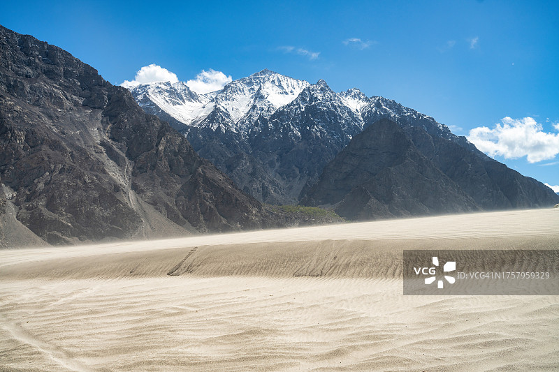 斯卡杜萨尔法兰加冷沙漠沙丘航拍景观（巴基斯坦北部）图片素材