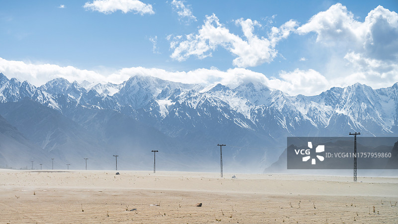 斯卡杜萨尔法兰加冷沙漠沙丘航拍景观（巴基斯坦北部）图片素材