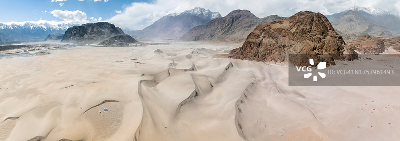 斯卡杜萨尔法兰加冷沙漠沙丘航拍景观（巴基斯坦北部）图片素材