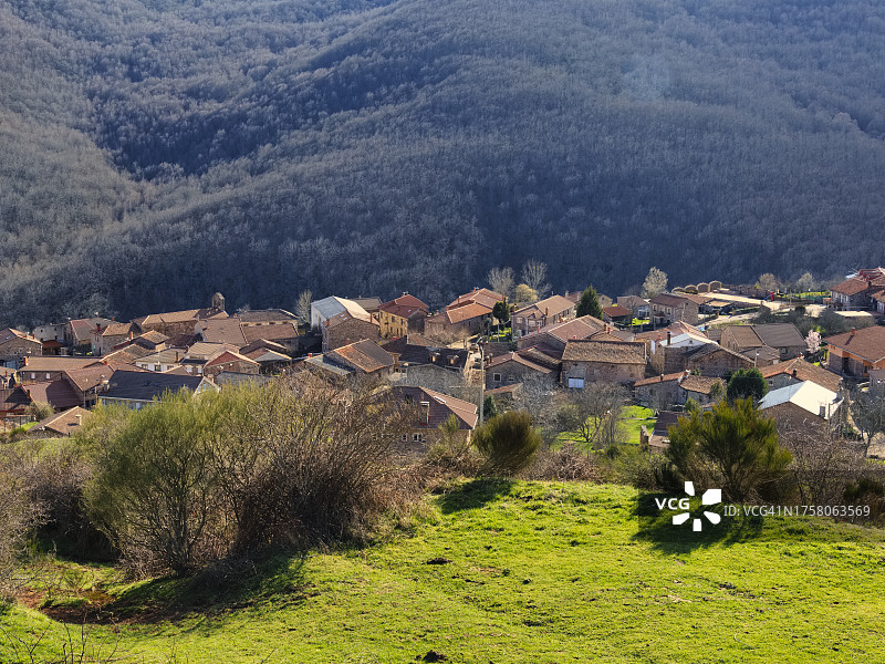 西班牙最古老的城镇布拉尼奥塞拉一览，建于824年图片素材