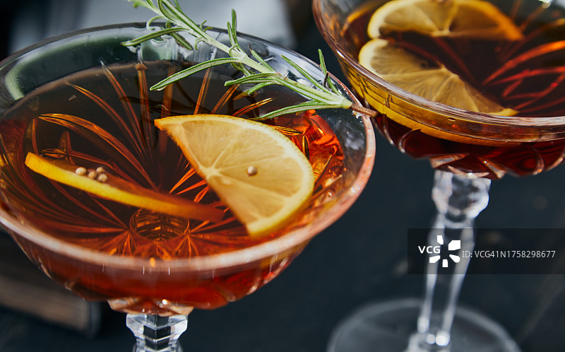 奢华鸡尾酒：液体放纵早午餐体验图片素材