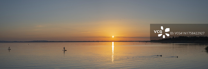 德国巴伐利亚基姆高基明附近基姆湖日落图片素材